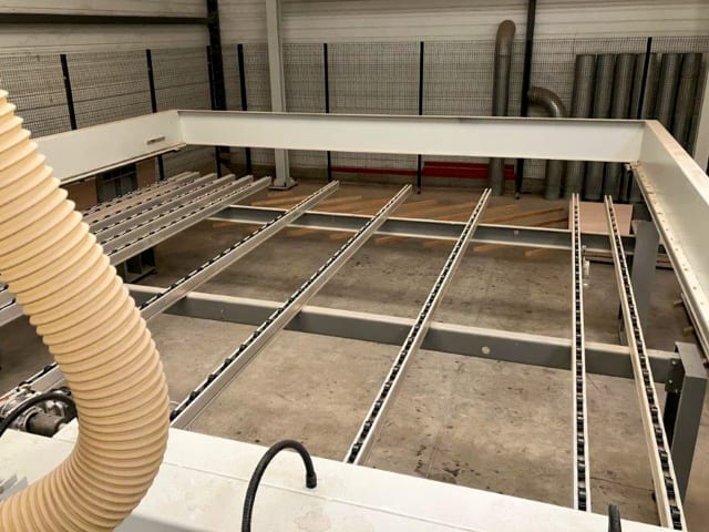 piły panelowa z automatycznym magazynem BIESSE SELCO SK 450