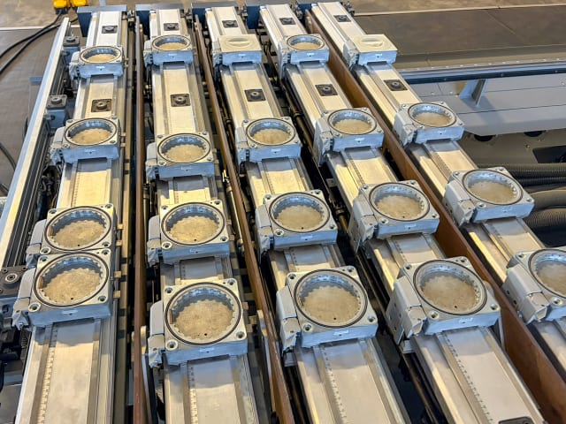 CNC Machine Centres For Routing, Drilling And Edgebanding. BIESSE ROVER B 1984 G EDGE