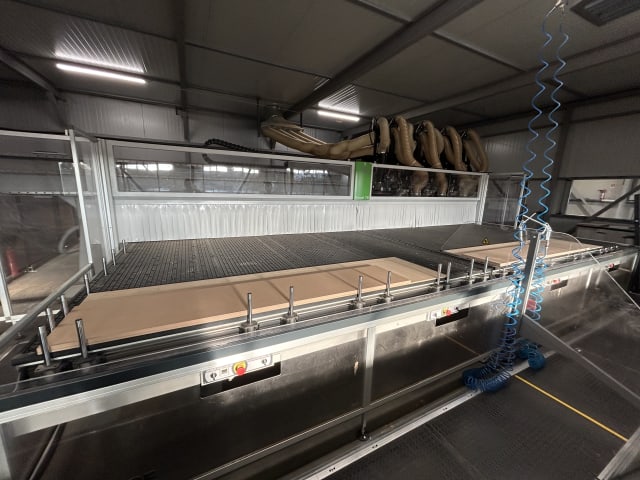 Centro di lavoro con piano NESTING BIESSE EXCEL