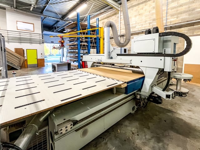 CNC Machine Center with NESTING Table WEEKE BHP 210