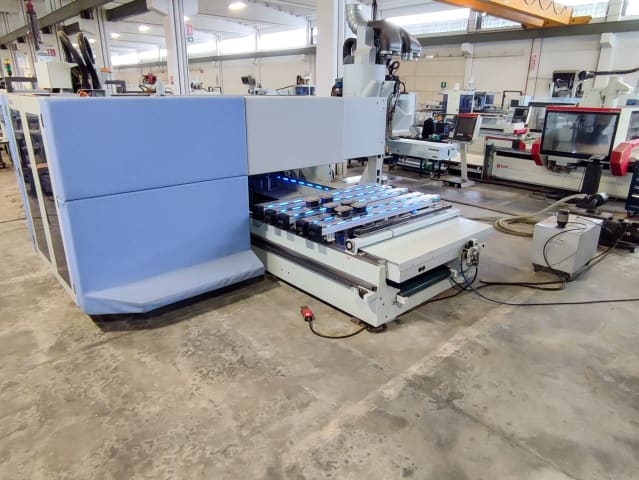 CNC Machine Centres For Routing, Drilling And Edgebanding. HOMAG BMG 512/40/15/F/V/K