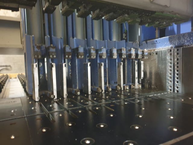 前上料裁板锯机 HOLZMA HPP530/32/32/P