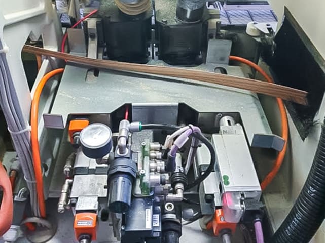Einseitige Kantenanleimmaschine BIESSE AKRON 440
