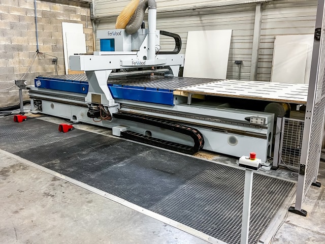 CNC Machine Center with NESTING Table WEEKE BHP 210