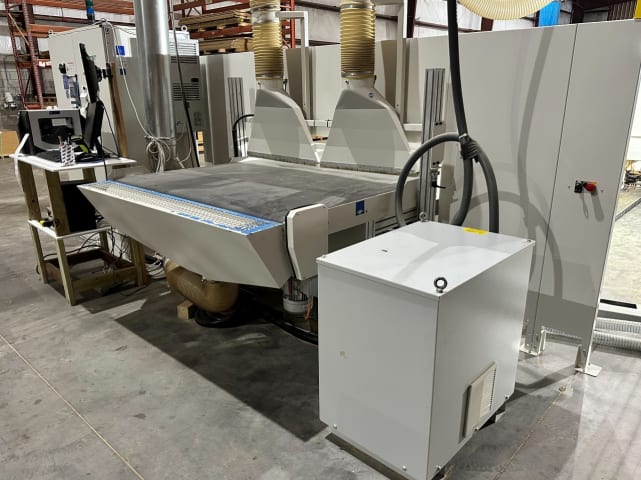 Centro di lavoro con piano NESTING SCM M600 F