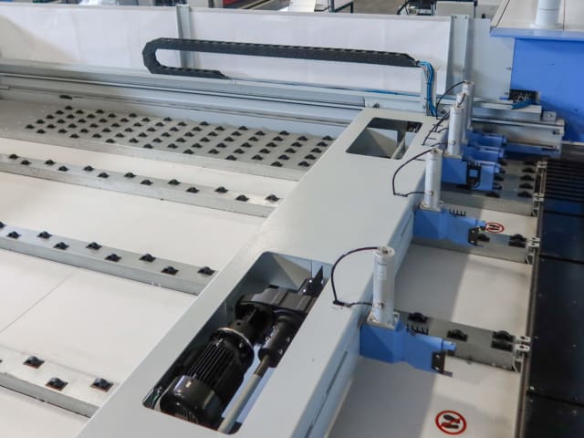 Scie À Panneaux À Chargement Frontal HOLZMA HPP 250/38/38