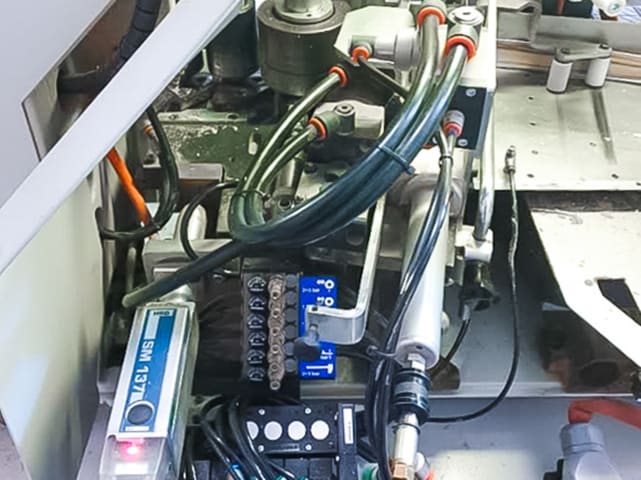 Einseitige Kantenanleimmaschine BIESSE AKRON 440