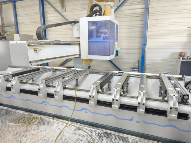 CNC Machine Centers For Routing, Drilling And Edgebanding. HOMAG BAZ 211/VENTURE 20L