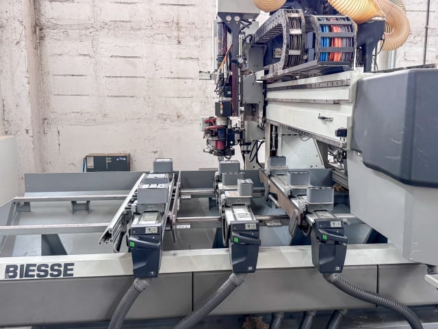 CNC Machine Centres For Routing, Drilling And Edgebanding. BIESSE ROVER A 1332 ATS EDGE
