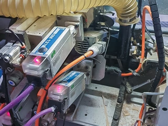 Einseitige Kantenanleimmaschine BIESSE AKRON 440