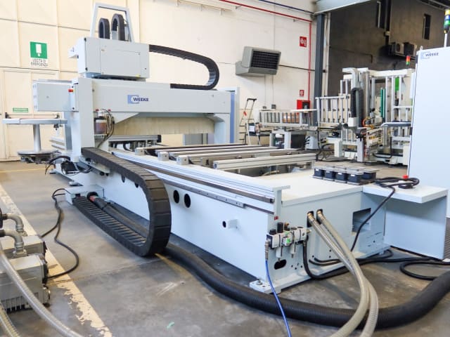 CNC Machine Centers With Pod And Rail WEEKE BMG 211 / VENTURE 220L
