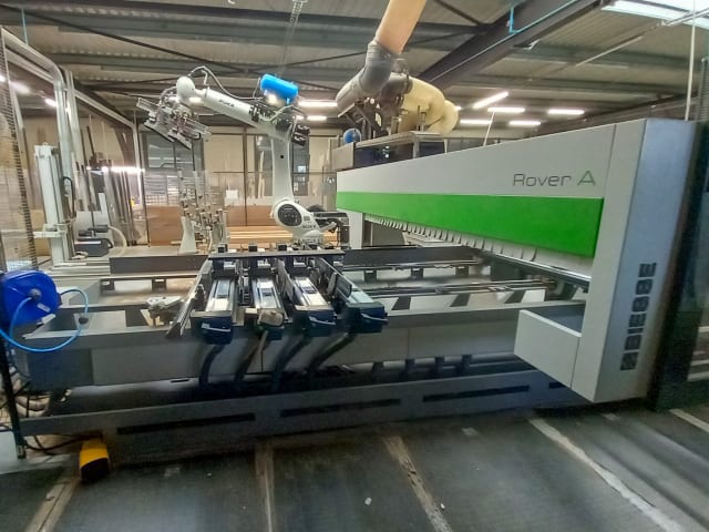 Centro de maquinação com automação BIESSE + KUKA ROVER A + KR210 R3100