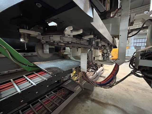 CNC Machine Centres For Routing, Drilling And Edgebanding. BIESSE Rover C EDGE 6.65