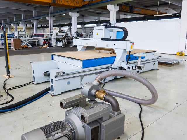 Centro De Mecanizado Con Superficie Nesting WEEKE BHP 200