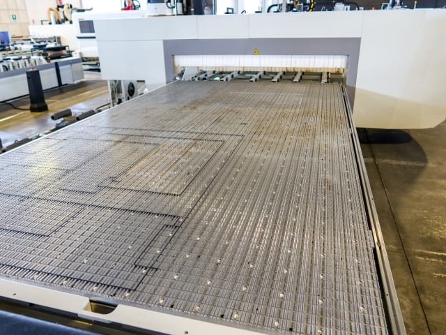 CNC Machine Center with NESTING Table SCM ACCORD 40