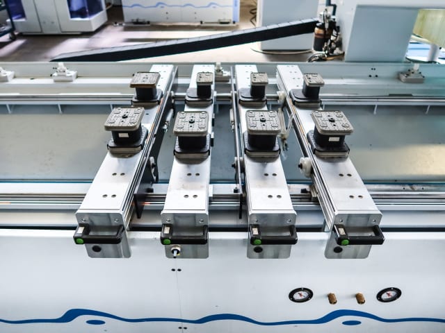 CNC Machine Centres With Pod And Rail WEEKE VENTURE 5 L