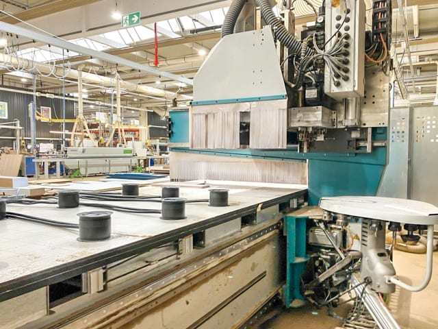 Centre d'usinage à ventouses HOLZHER ECO MASTER 7120
