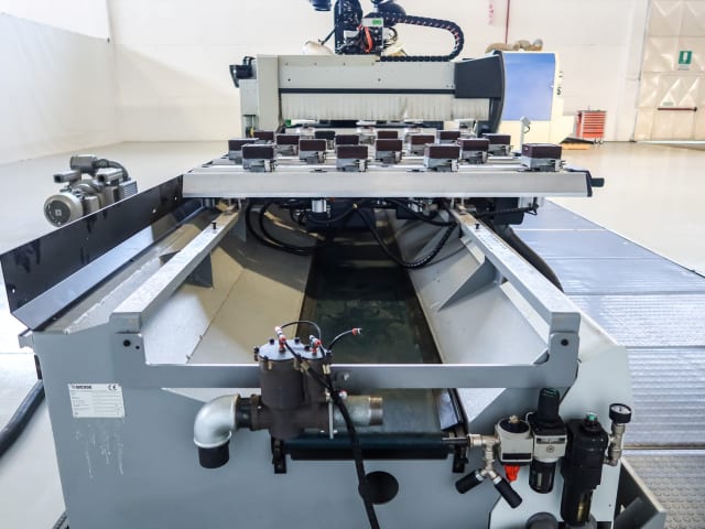 Centre d'usinage à ventouses BIESSE ROVER B 7.65 ATS