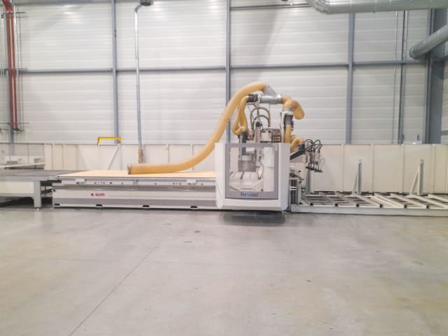 Centro di lavoro con piano NESTING SCM ACCORD 40