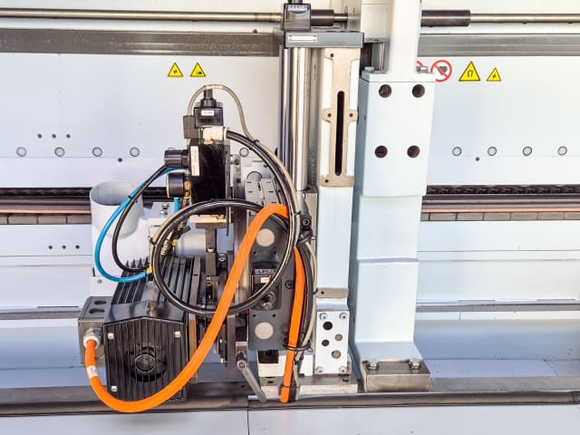 Plaqueuses de chants unilaterales avec automatisation HOMAG + LIGMATECH KAL 310 + ZHR 05