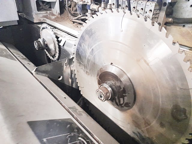 前上料裁板锯机 HOLZMA HPP 11/56/L