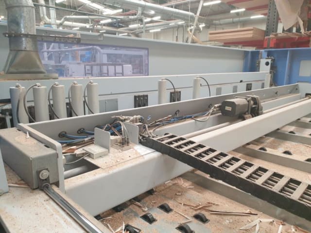 Sezionatrice carico frontale HOLZMA HPP300/38/38
