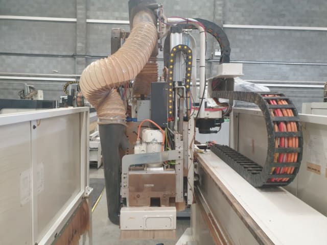 真空吸盘式加工中心 SCM TECH Z2 31-C
