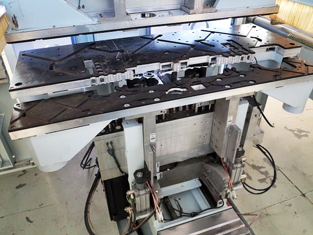 Máquina flexible de perforación WEEKE BHX 500