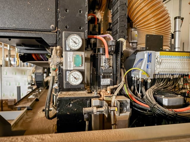 CNC Machine Centres For Routing, Drilling And Edgebanding. BIESSE ROVER B EDGE 1950