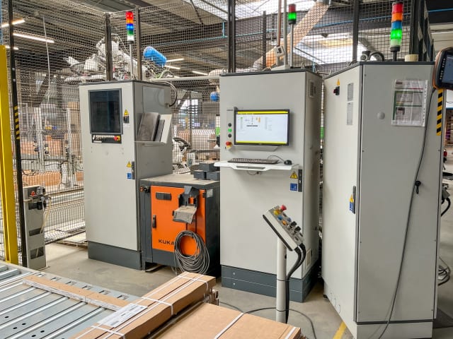 Centrum obróbcze z automatyzacją BIESSE + KUKA ROVER A + KR210 R3100