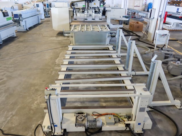Centro di lavoro con piano NESTING SCM ACCORD 40