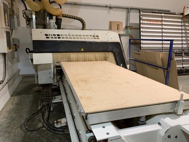 Centro di lavoro con piano NESTING SCM PRATIX 48 NST