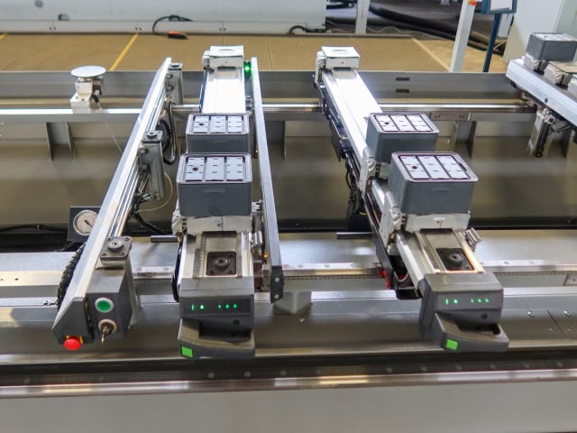 Centro di lavoro a 5 assi BIESSE ROVER A 1532
