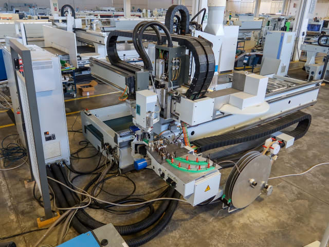 Кромкооблицовочный Обрабатывающий Центр HOMAG BAZ 322/40/K