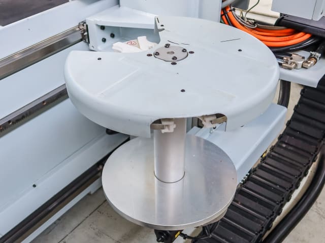 CNC Machine Centres With Pod And Rail WEEKE VENTURE 3