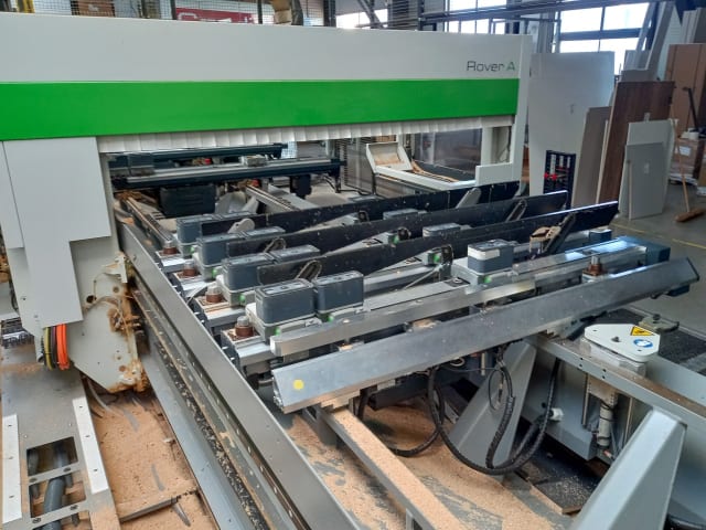 Centro de maquinação com automação BIESSE + KUKA ROVER A + KR210 R3100