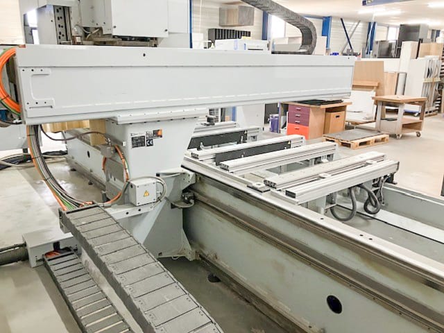 CNC Machine Centers For Routing, Drilling And Edgebanding. HOMAG BAZ 211/VENTURE 20L