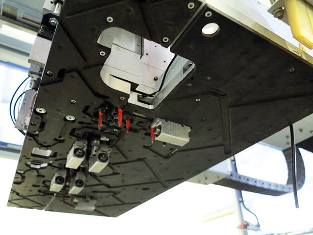 Máquina flexible de perforación WEEKE BHX 500