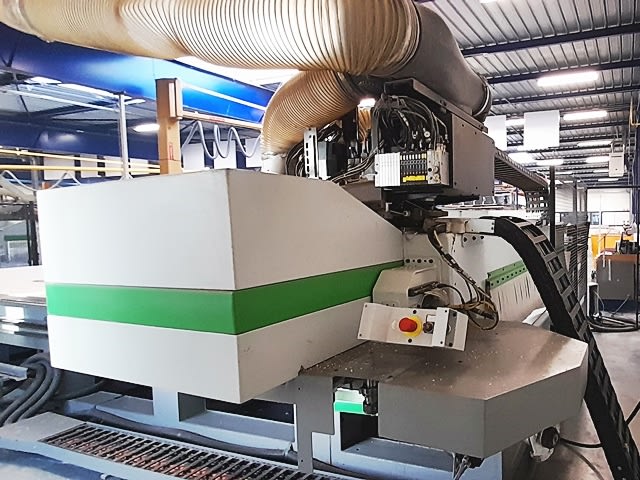 Centre d'usinage avec table NESTING BIESSE ROVER A 2264 G FT