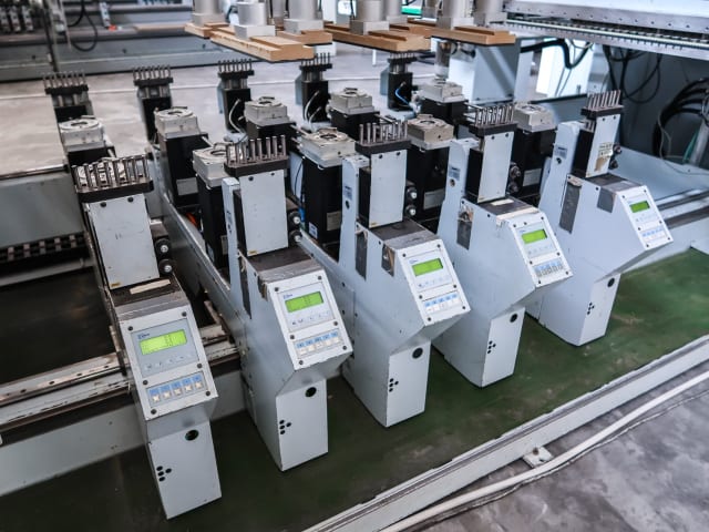 Aвтоматический дыропробивной станок WEEKE BST 500