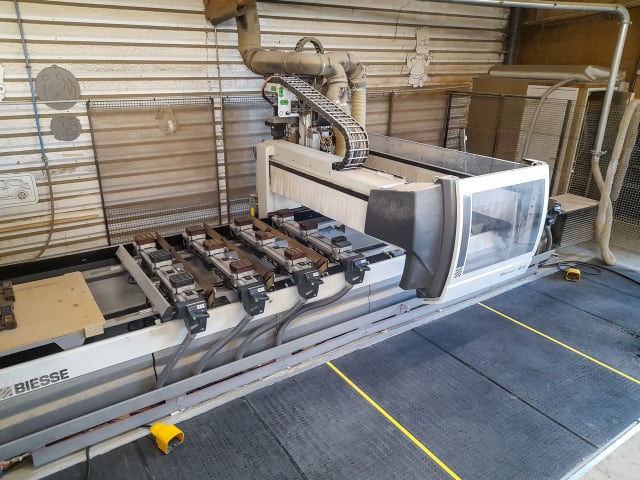 Centre d'usinage à ventouses BIESSE ROVER B 4.50 ATS