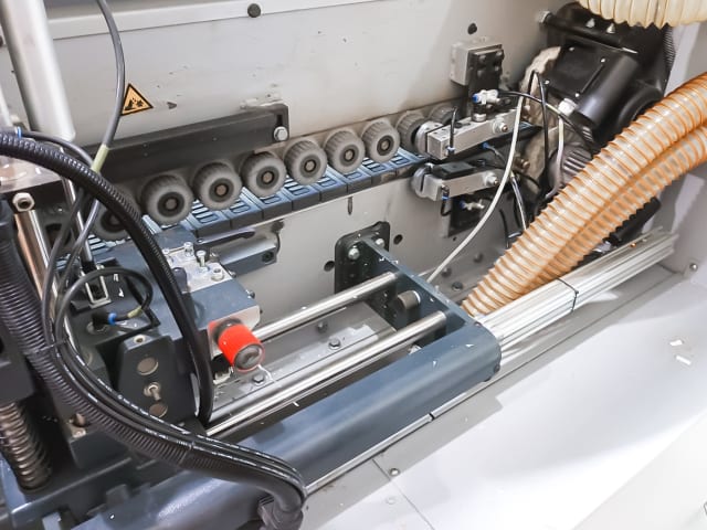 Einseitige Kantenanleimmaschine FORMAT4 PERFECT 710