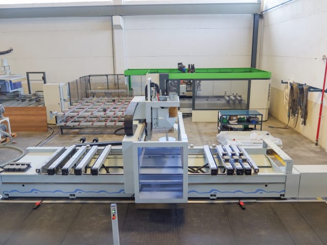 CNC Machine Centers With Pod And Rail WEEKE BMG 211 / VENTURE 220L