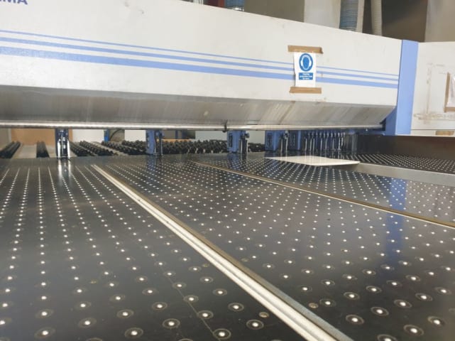 前上料裁板锯机 HOLZMA HPP530/32/32/P