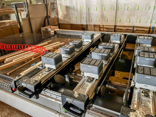 CNC Machine Centres For Routing, Drilling And Edgebanding. BIESSE ROVER B EDGE 1950