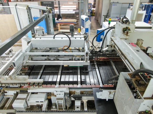 Pierwsza partia okleinowania HOMAG + KUKA KFL10 + KR
