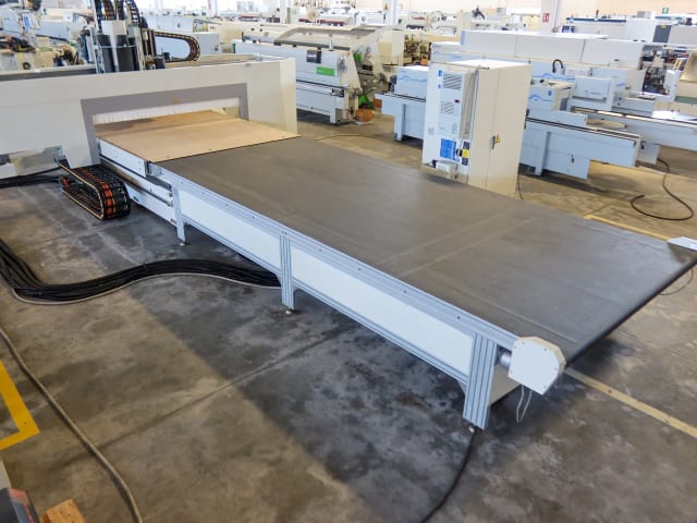 Centro di lavoro con piano NESTING SCM ACCORD 40