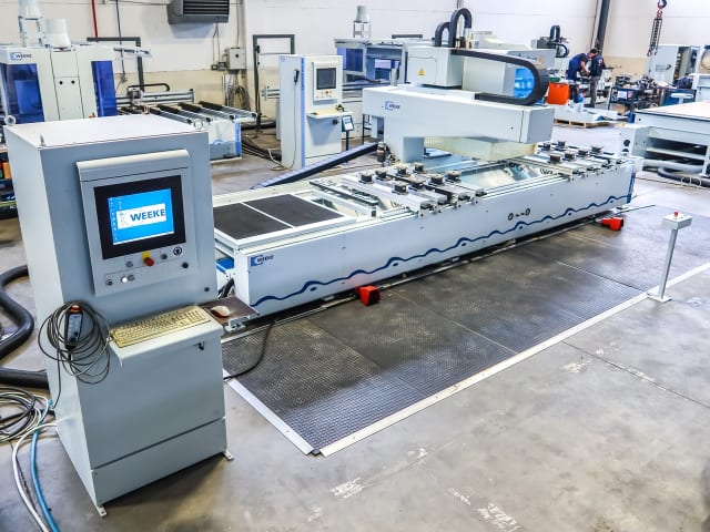 CNC Machine Centres With Pod And Rail WEEKE VENTURE 5 L