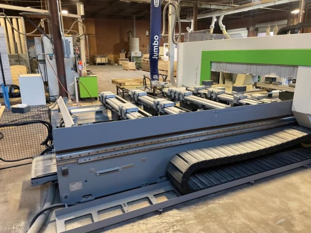 CNC Machine Centres For Routing, Drilling And Edgebanding. BIESSE Rover B Edge 1667
