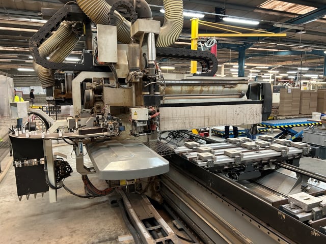 CNC Machine Centres For Routing, Drilling And Edgebanding. BIESSE Rover C EDGE 6.65